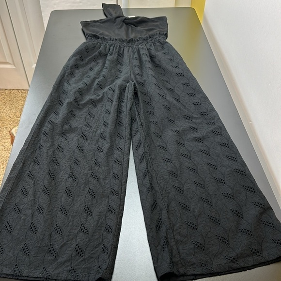 Anthropologie En Saison Black One Shoulder Camilla Jumpsuit M Eyelet Wide Leg - Picture 2 of 16